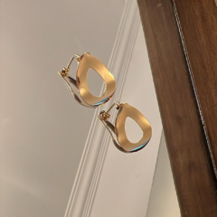 Imagem do Brinco Gota Banhado a Ouro 18 k Elegância e Conforto .