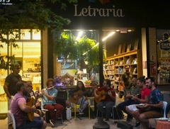 NÓS SOMOS BATUTAS: UMA ANTROPOLOGIA DA TRAJETÓRIA DO GRUPO MUSICAL CARIOCA OS OITO BATUTAS E SUAS ARTICULAÇÕES COM O PENSAMENTO MUSICAL BRASILEIRO na internet