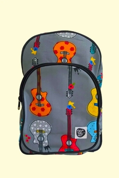 MOCHILA GRANDE COM ESTAMPA DE VIOLÃO