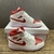 TÊNIS NIKE AIR JORDAN 1 MID WHITE, RED