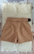 Short feminino em alfaiataria com cinto - comprar online