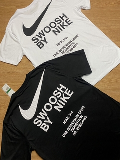 CAMISA NIKE “SWOOSH BY NIKE”