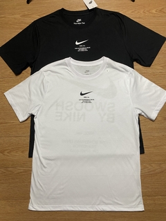 CAMISA NIKE “SWOOSH BY NIKE” - F4STOREOFICIAL