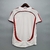 Explore a nostálgica elegância do futebol italiano com a Camisa Milan Away Retrô 2007, uma peça icônica que celebra um dos momentos mais memoráveis da história do AC Milan. Com atenção meticulosa aos detalhes, esta camisa retrô autêntica transporta os tor