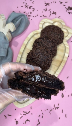 COOKIE DE BRIGADEIRO RECHEADO COM BRIGADEIRO 100% CACAU