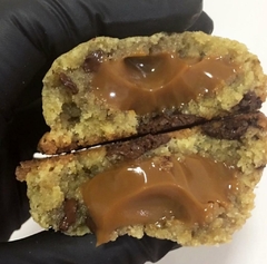 COOKIE DE BAUNILHA RECHEADO COM DOCE DE LEITE E GOTAS DE CHOCOLATE