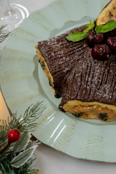 TRONCO NATALINO RECHEADO COM DOCE DE LEITE E AMEIXA PRETA COBERTO COM CHOCOLATE MEIO AMARGO na internet