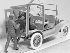 Model T 1912 Entrega de gasolina c/ dois entregadores- ICM 24019 - Hey Hobby - Modelismo Extraordinário