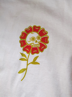 Camiseta "Skull Flower" - Brisa Underground