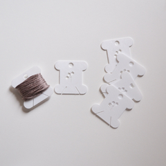 Flat plastic spools x 10 bone type for embroidery threads - buy online