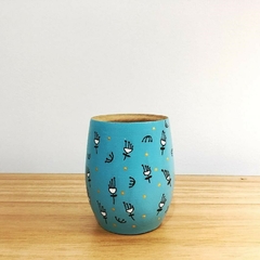 Mate pintado a mano con bombilla. Celeste azul en internet