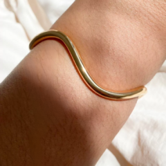 Bracelete Liso Ondulado Ajustavel - Dourado - comprar online