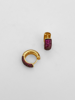 BRINCO ARGOLA CRAVEJADA ZIRCÔNIA PINK BANHO OURO 18k