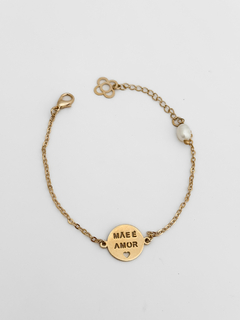 PULSEIRA MEDALHA CRAVADA MÃE E AMOR COM PÉROLA BANHO OURO 18k - comprar online