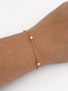 PULSEIRA DELICADA COM PÉROLAS BANHO OURO 18k - comprar online