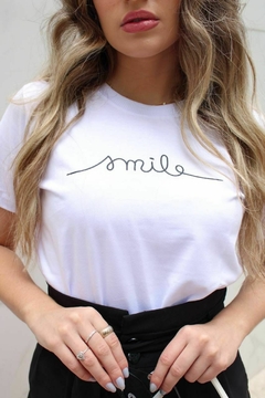 T-shirt Smile Branca na internet