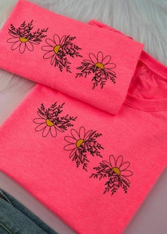 T-shirt Flores Rosa Neon - comprar online