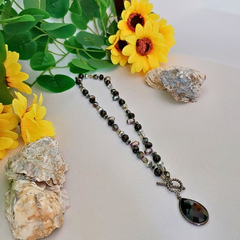 Colar de Pedras Naturais e Cristais Banhado no Ródio Negro da Coleção Gabriela - comprar online