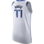 Verso da Camiseta NBA Dallas Mavericks Association 23/24. Detalhes bordados e número do jogador. Mostre seu apoio com esta peça autêntica da R21 Imports!