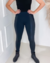 Calça legging meire peluciada com cirre na cor preta, ajustada ao corpo e com detalhe brilhante, modelagem moderna.