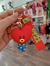 Llavero de Tata de BT21 con forma de corazón rojo y figura de Tata en pijama de lunares azules.