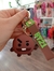 Llavero de Shooky de BT21 en color marrón, con una expresión facial divertida.