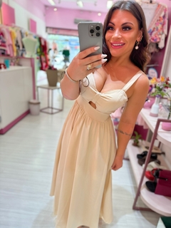 Vestido longo Elegância nude na internet