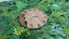Relógio de Madeira Tema Pica Pau na internet