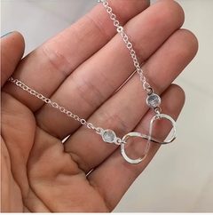 Pulseira de prata 925 infinito central e zircônias - comprar online