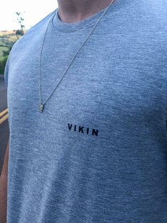 Camiseta Basica Cinza - V I K I N 