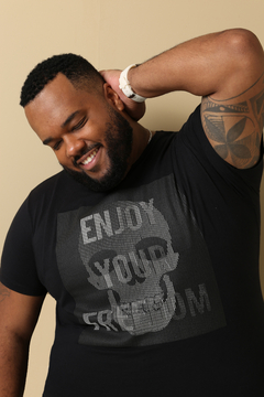 Camiseta Masculina Plus Size Estampada Enjoy - comprar online