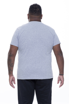 Camiseta Masculina Plus Size na internet