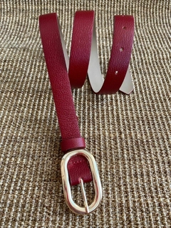 Cinto liso com fivela dourada (vermelho)