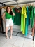 Blusa verde com vazado frontal