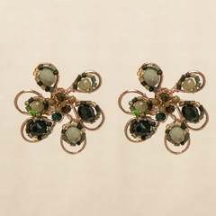 18k gold-plated earring, embroidered with jablonex stones and moss green crystals.