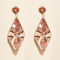 18k gold-plated earring, embroidered with a mix of crystals in shades of lilac.