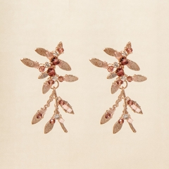 18k gold-plated earring, embroidered with rhinestones and crystals in shades of lilac.