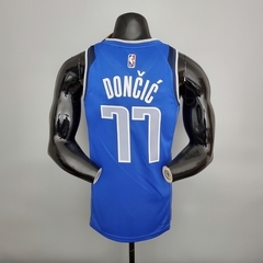 Regata Dallas Mavaricks - #77Doncic - Azul - comprar online