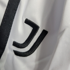 Kit Juventus I 22/23 - Infantil - Branco e Preto na internet