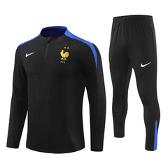 Conjunto França 2024 - Conjunto França Azul - Conjunto de Inverno - Conjunto de Treinamento - Conjunto Nike França 2024 - Conjunto França Azul Escuro 2024 - Conjunto de Inverno Nike - Conjunto Seleção Francesa - Conjunto Seleção da França 