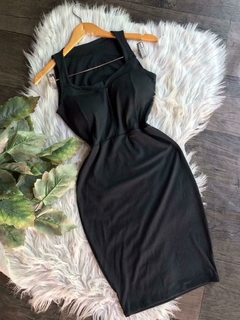 Vestido curto tubinho canelado preto