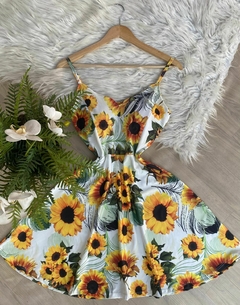 Vestido boneca decote nuvem flores girassol