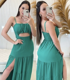 Vestido longo com fenda e abertura frontal na internet