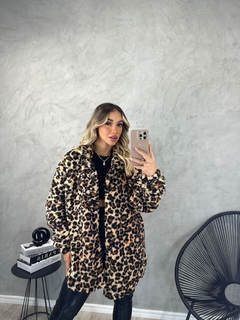 Casaco teddy camisão botões onça oncinha animal print - Dalia Rosada