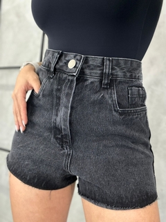 Short jeans black lavagem escura