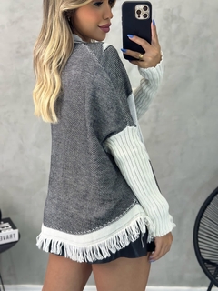 Poncho em tricô tricot modal com franjas na internet