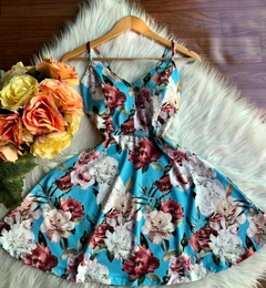 Vestido boneca rodado decote nuvem azul florido clássico