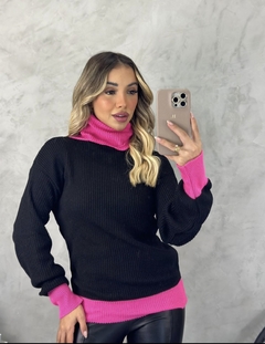 Tricô tricot preto com gola alta e punhos rosa pink