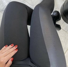 Calça legging montaria detalhe cirrê na internet