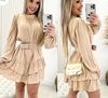 Vestido curto manga longa babado gola alta com cinto bege